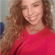 Ragazza universitaria laureata in lingue